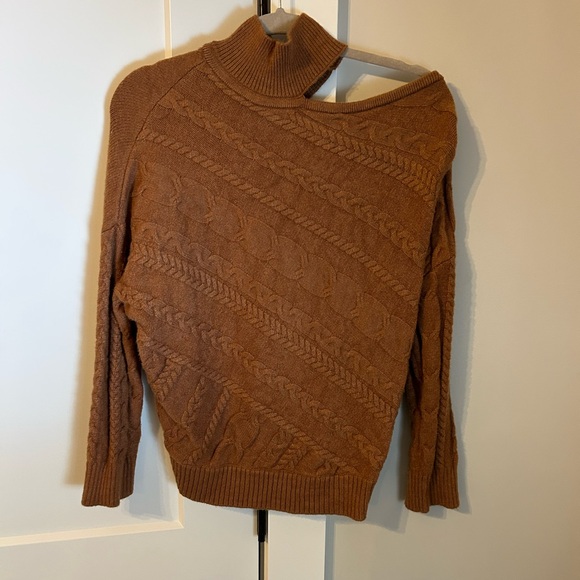 VENUS Off-the-Shoulder Brown Sweater - Picture 2 of 4